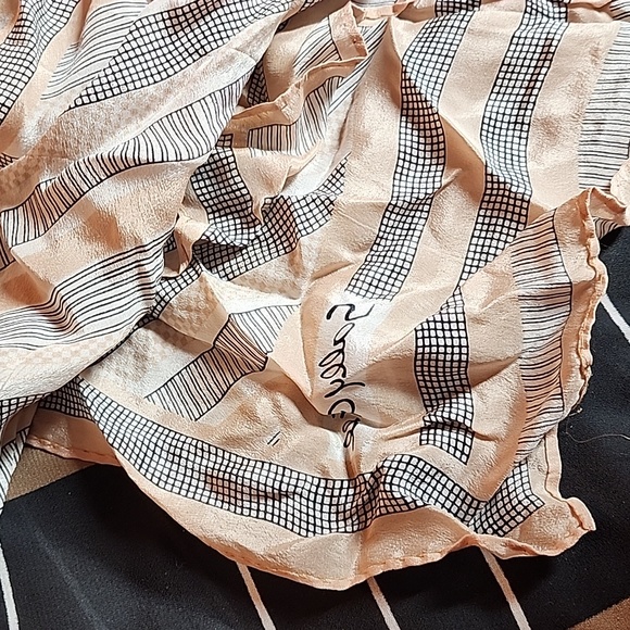 ⚡️5 For $10⚡️Vintage neutrals scarf lot - Picture 3 of 3